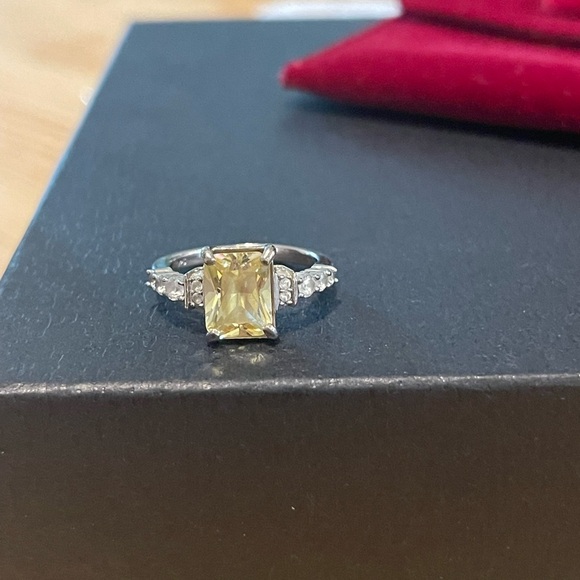 925 Sterling Silver Cubic Zirconia and Citrine Ring - Picture 4 of 5